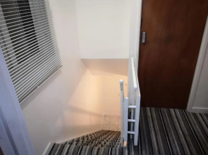 White House "Luton Airport"