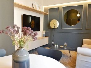 Apartment suitable for families or couples, equipped kitchen and laundry corner, private balcony-Mattia by Dimore Garibaldi