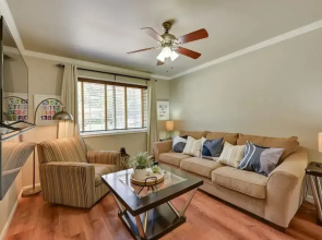 The Homestead Luxury-cozy 2BR Apartments Near SFA