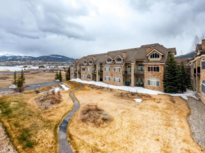 Three-Bedroom Spacious Condo 206 at Bay Club