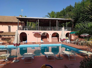Belvilla by OYO Pleasant Apartment With Pool