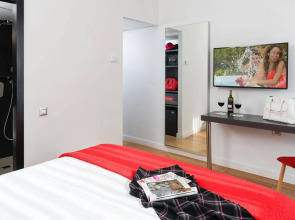 Sea Side by Zvieli Hotels