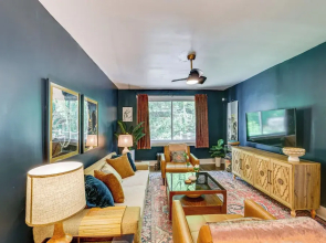 3 Mi to Frick Park: Artsy, Urban Retreat w/ Deck