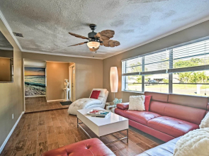 Idyllic Largo Escape w/ Private Pool & Lanai!
