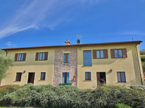 Quaint Farmhouse in Trevi With Swimming Pool