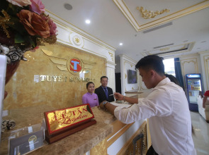 Tuyet Son Hotel