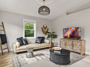 Spacious Downtown Apartment – Walk to Old Town Fc!