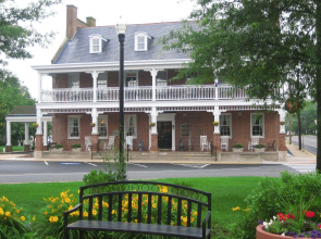 Brick Hotel on the Circle