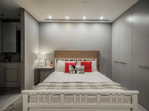 Modern Studio With Free Wifi & Parking