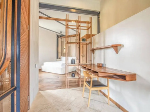 Elegant 1BR Loft With Art Deco Flair, Shared Pool