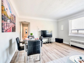 Spacious 1BR Apt With Queen Bed and Netflix Near Downtown