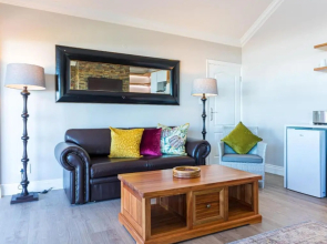 Boardwalk Lodge - Luxury Studio 2 - King Beds