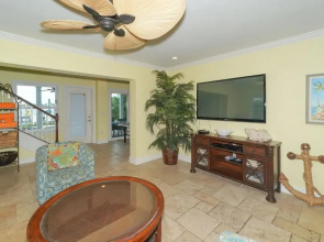 The Bayfront Apartment 6