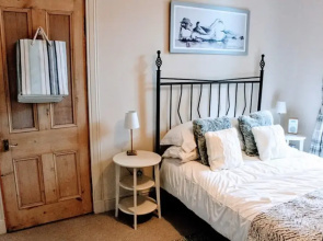 Cosy & Modern Apartment in Central Edinburgh