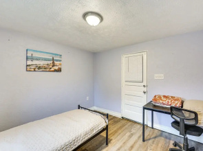 12 Mi to Dtwn: Pittsburgh Home w/ In-unit Laundry!