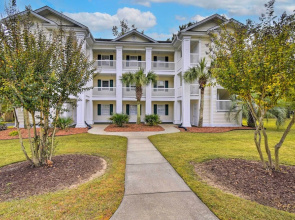 Aberdeen Club Golf Retreat, Short Drive to Beach!