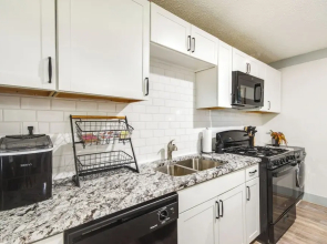 Greenwood Studio Cottage < 1 Mi to Downtown!