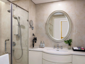 Melia Vinpearl Danang Riverfront