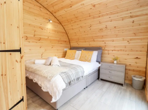 Meadow Lodge @ Berrys Place Farm