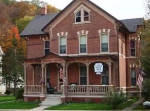 Stauer House B & B