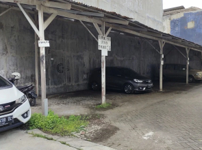 OYO 90870 C16 Siwalankerto Syariah