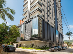 Apts 220 Meters fr/ Pereque Beach Near Downtown- Arfs