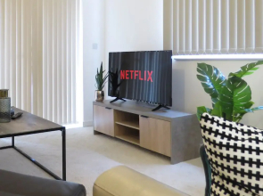 Tudors eSuites Apartment with 4 Beds