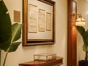 Maxwell Reserve Singapore, Autograph Collection