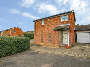 Pannier House - Central MK - Free Parking, Garden, Smart TVs with Netflix by Yoko Property