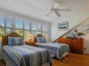 Key West Found by Avantstay Close to Shops w/ Patio & Shared Pool! Week Long Stays Only