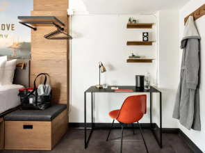 Отель The Revolution