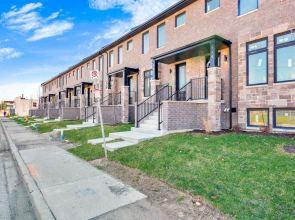 New 16 Ppl Townhouses in Winsdor