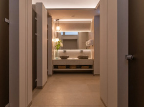 Отель Nelia Beach