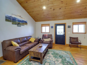 Pet-friendly Cabin w/ Fire Pit in Spruce Pine!