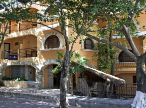 El Tukan - El Tukan & Beach Club / Nina / Moongate