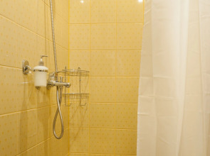 Отель Three Crowns Residents