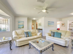Sarasota House w/ Private Pool - 4 Mi to Beach!