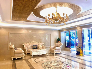 Vienna Hotel (Tea City Central Store of Pu 'er Airport)