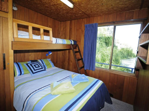 Boats And Bedzzz & Renmark River Villas
