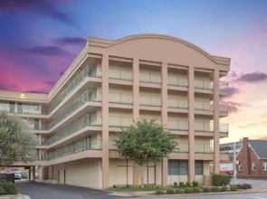 Days Inn by Wyndham Florence Downtown