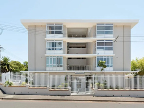 Varsam Court 15