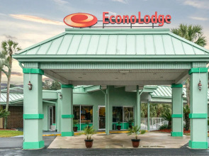Econo Lodge North
