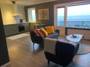Cozy One Bedroom Apartment With Balcony