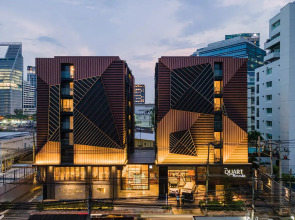 The Quart Ruamrudee by UHG