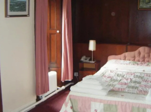 Mountshannon Hotel