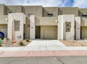 3 Mi to Downtown: Wfh-friendly ABQ Townhome!