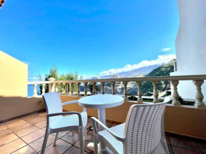 One bedroom, high floor, ocean views, pool y free wifi in all common areas