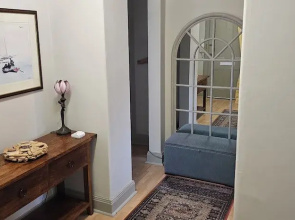 Snug - Macushla Apartment