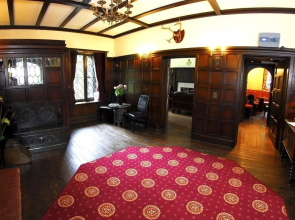 Tudor Cottage Lodge