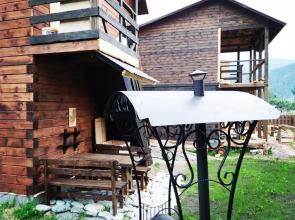 Усадьба у горы